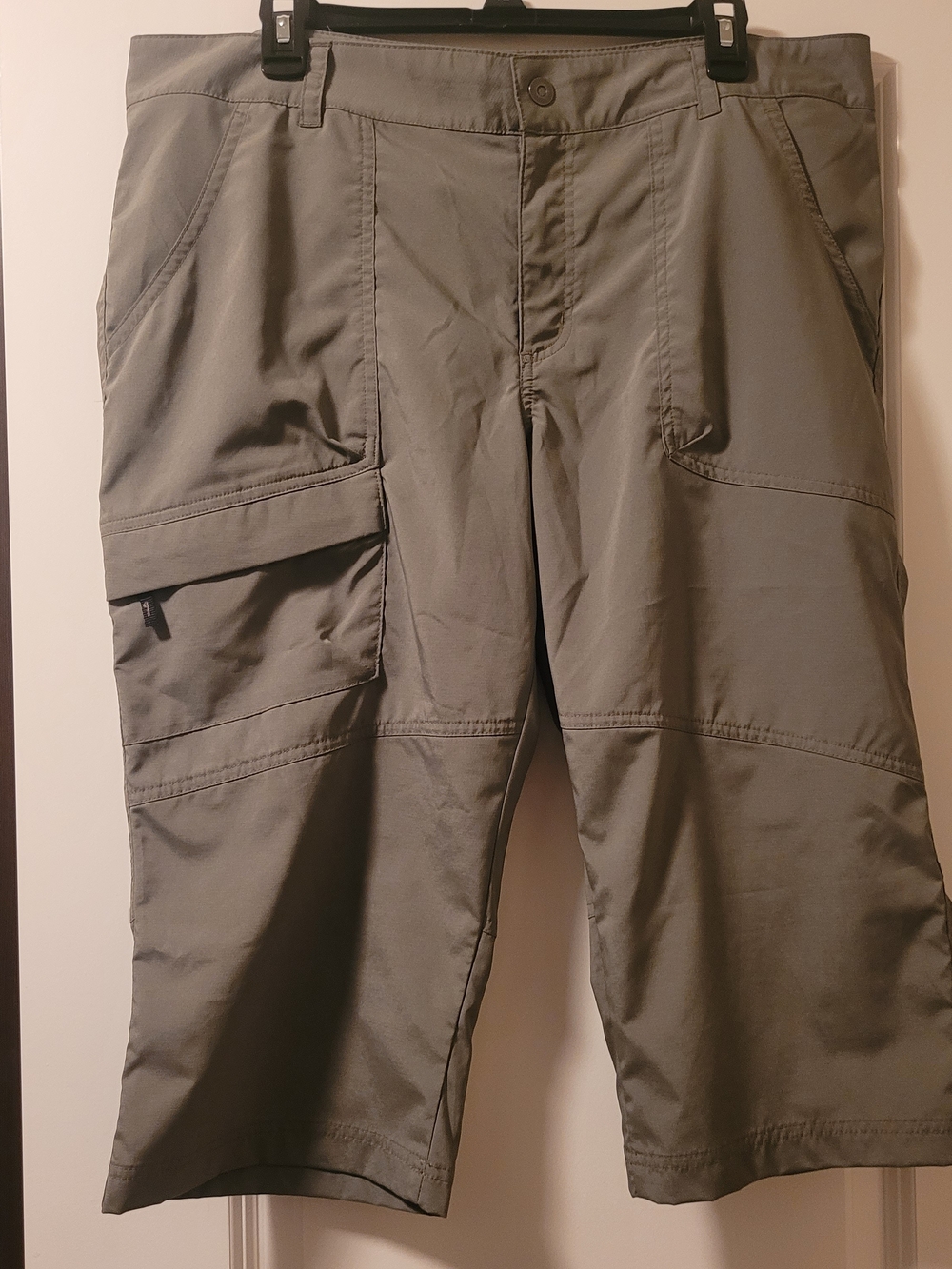 Columbia Women's Olive Green Cargo Capris Size 16